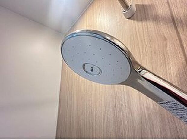 【シャワーヘッド】水量と肌あたりに配慮したシャワーヘッド。毎日のバスタイムを快適に