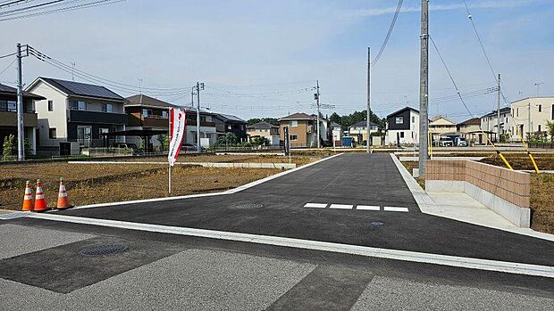 【現地土地写真】郵便局や公園が近隣にあります。