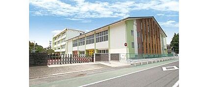 東小学校 1300m(徒歩17分)