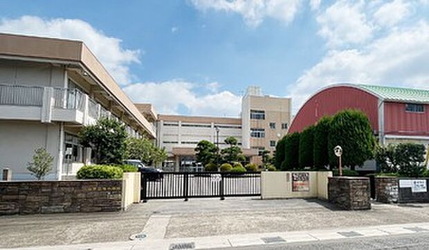 旭小学校
約820m~約880m