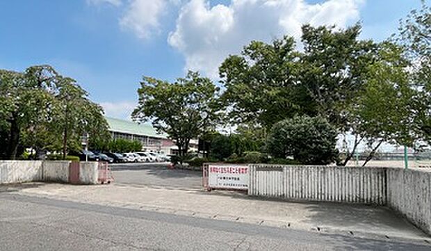 小山第三中学校
約2,300m~約2,360m