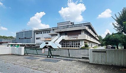 小山市立小山中学校 約1710m～1800m(徒歩22分)