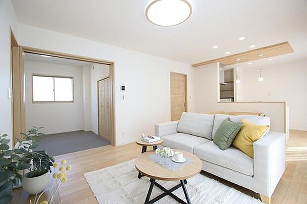 【No.3 LDK】16帖のLDK+4.5帖のセカンドルームで家族みんながゆったりくつろげます。セカンドルーム内に収納スペースもあり、お部屋をすっきり片づけられます。
室内(2026年3月)撮影