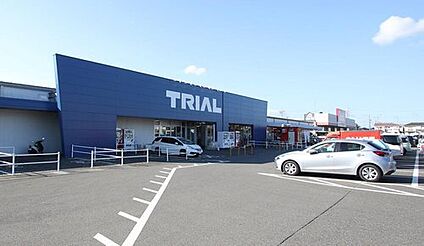 スーパーセンタートライアル小山店 約2400～2470ｍ(徒歩約30～31分)