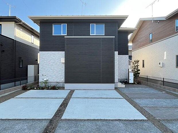 NO.3
太陽光発電システム搭載♪
広々洗面室で室内干しもできます！