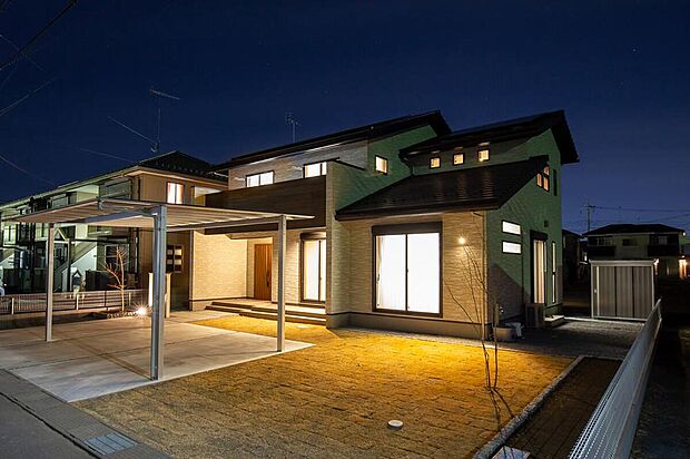 【建物プラン例(外観写真)】建築実例 2階建て
建物面積150.51m2(45.43坪)4LDK