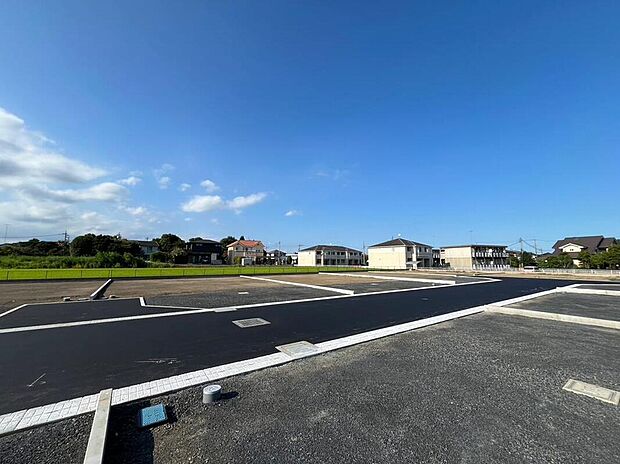 【前面道路含む現地写真】この街とこの家で暮らしたくなる魅力が満載。利便性と自然、周辺環境の心地よさは写真や文章では伝えきれません。日々の動線や採光、周辺施設との距離感まで、ぜひ現地でご体感ください。現地(2025年7月)撮影