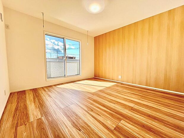 【リビング以外の居室】ゆったり8畳の主寝室♪WICもあるので収納にも困りません。