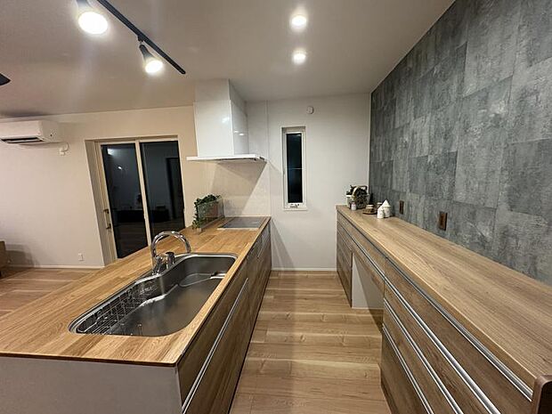 【3-9号地 リビングイメージパース2】南側からたくさんの光が差し込むので、明るい食卓になります。※イメージです。