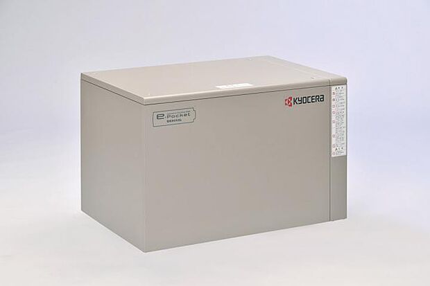 【蓄電池・屋内型京セラ製12kWh】停電でも照明やテレビの使用、携帯の充電も。停電時でも生活に最低限 必要な電力を確保。急な停電でも自動で電気が復旧するので安心。太陽光発電の余った電気を貯めて夜に使うエコな生活