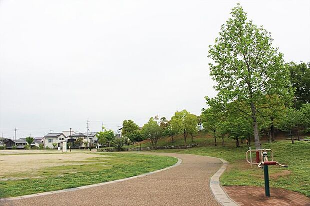 くすのき公園(約580m・徒歩8分)
