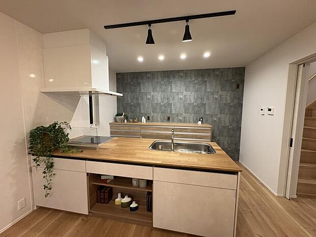 【1-10号地分譲住宅】【3-9号地 リビングイメージパース1】室内にたっぷりと光が差し込む、快適なリビングです。※イメージです。