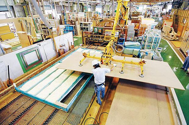 【工場生産】設計どおりの強さ・品質を約束する家づくり。