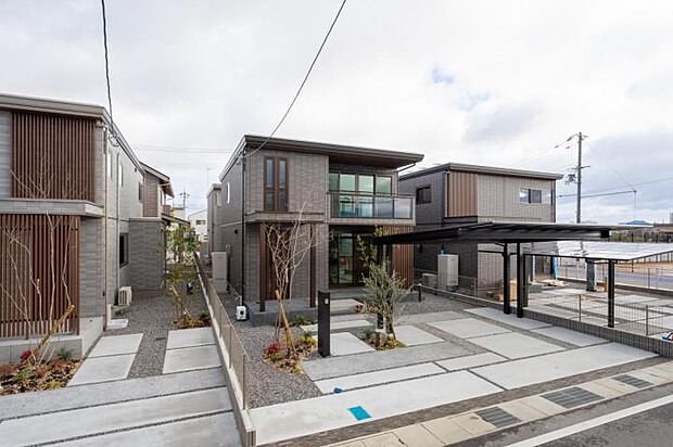 【2-10号地分譲住宅】【2-10号地分譲住宅】 車は２台駐車可能です。(2025.12撮影)