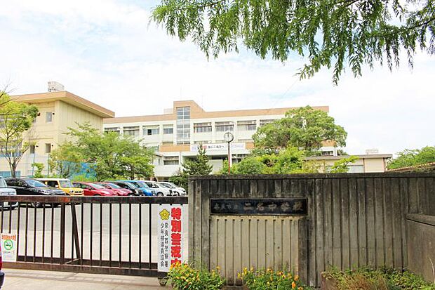 奈良市立二名中学校（約760m・徒歩10分）