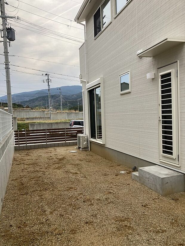 【10坪超の庭】BBQやプール遊び、ドッグランにおすすめです!