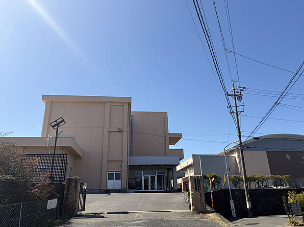 楽田小学校（約890m）