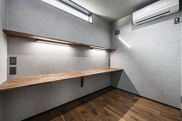 【弊社施工例~リモートワークがはかどる書斎室】書斎室は趣味やリモートワークを集中して行うのに最適です。