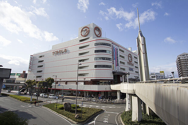 【加古川ヤマトヤシキまで徒歩約9分】食料品や婦人・紳士・子供服・生活雑貨・レストランなどが揃う百貨店。分譲地周辺にはマルアイ加古川駅前店(徒歩約6分 約450m)など、買い物施設が点在しています。