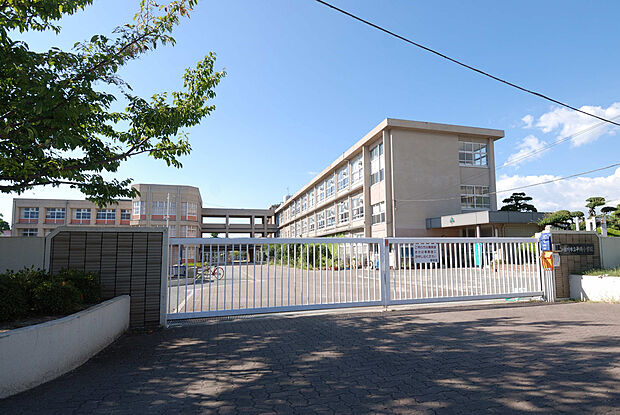 加古川市立平岡小学校（約700m）
