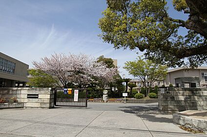 加古川市立加古川中学校 約1300m～1320m(徒歩約17分)