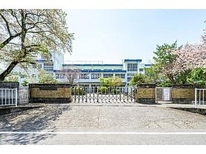 勝山小学校 450m ～610ｍ(徒歩6分～徒歩8分)