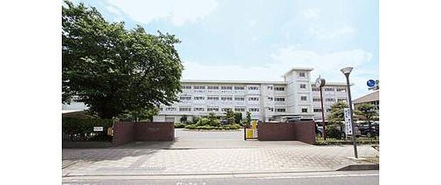 伊勢崎市立第一中学校（約900m）