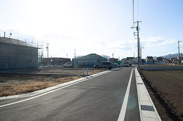 【前面道路含む現地写真】現地(2026年2月)撮影
6m道路で駐車も運転もスムーズです。