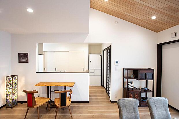 【建物プラン例(パース・内観)】古家具をインテリアの主役に据えて、趣あるインテリアに。