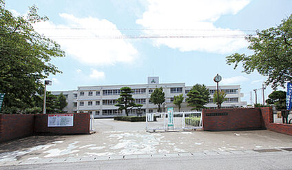 第二中学校 1800～1900ｍ(徒歩23～24分)