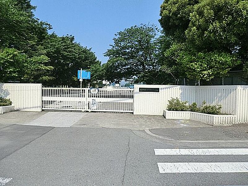 府中市立小柳小学校まで708m