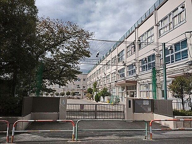 足立区立西伊興小学校まで270m