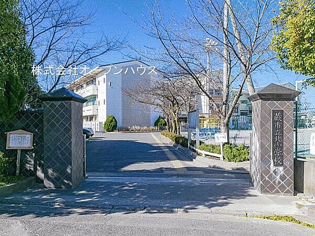 蕨市立北小学校まで987m