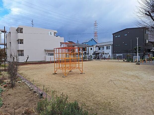 五月田町中央公園まで1294m