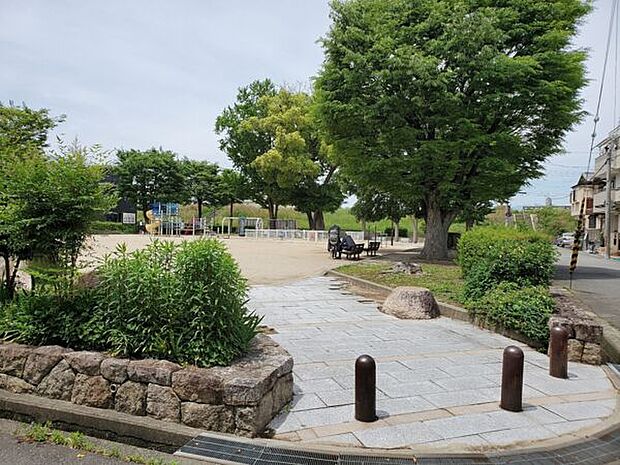 尼崎市上園公園まで1099m