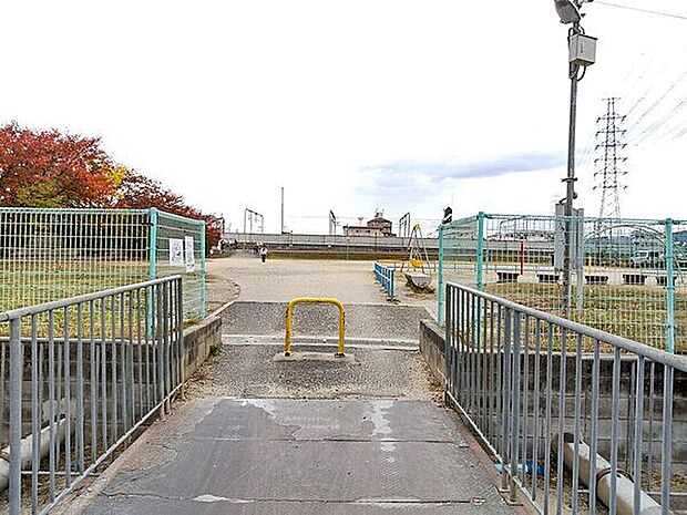 新池島町児童公園まで623m