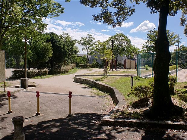 西山中公園まで723m