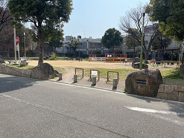 市岡中央公園まで448m