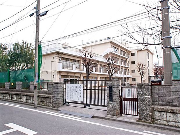 横浜市立平安小学校まで559m
