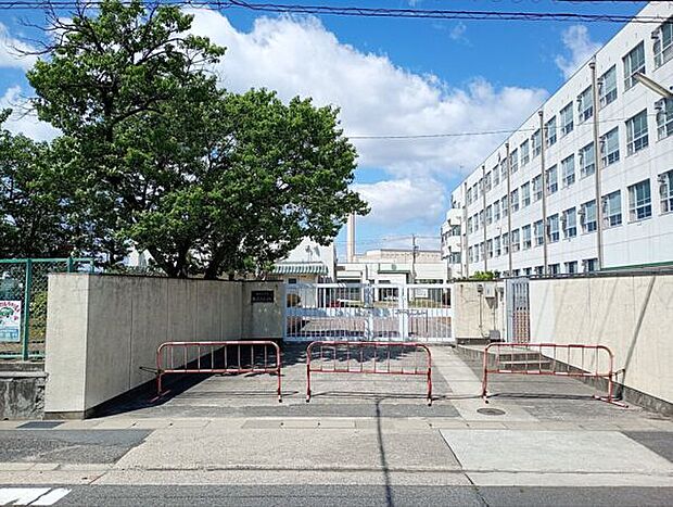 名古屋市立比良西小学校まで555m