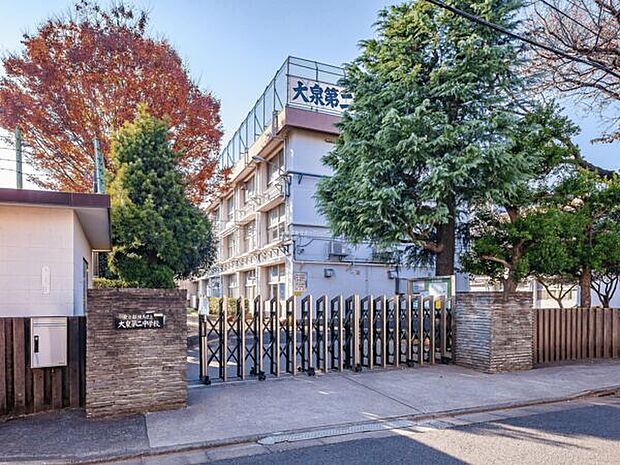 練馬区立大泉第二中学校まで939m