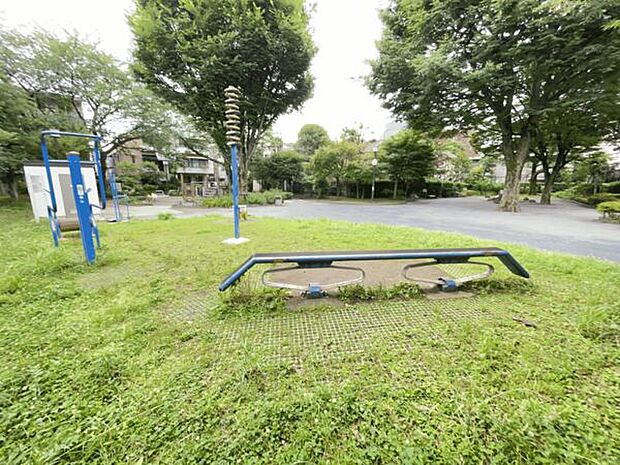 新宿区立高田馬場公園まで1300m