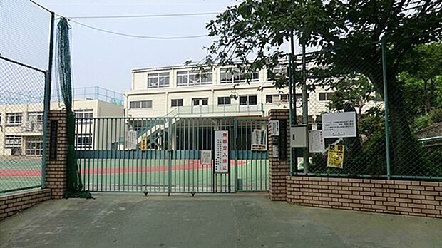 新宿区立落合第四小学校まで345m