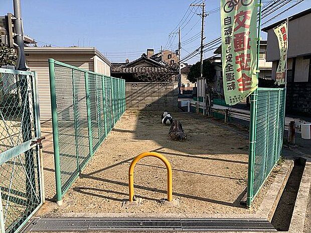 ちびっこ広場180まで297m