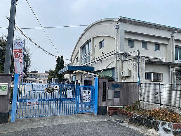 寝屋川市立成美小学校まで781m