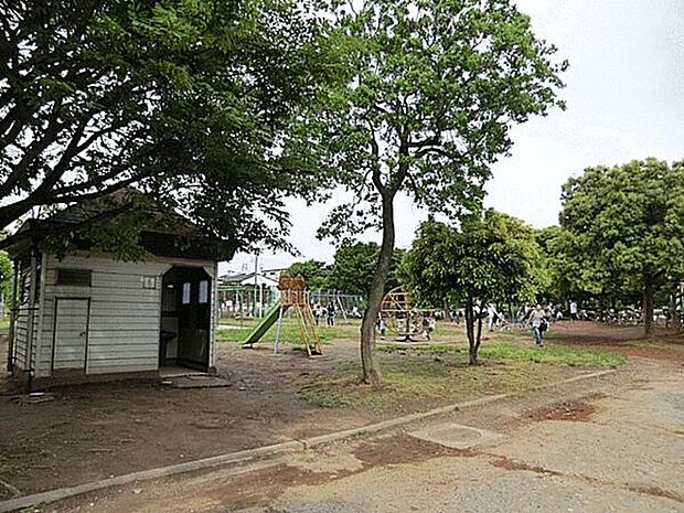 塩焼中央公園（約880m）