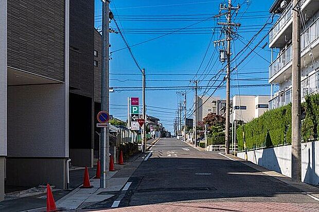 【前面道路】毎日の買い物には欠かせないスーパー、イオンメイトピア店まで徒歩3分(231m)と便利な立地。ご見学希望、詳細情報についてはお気軽にお問い合わせください♪