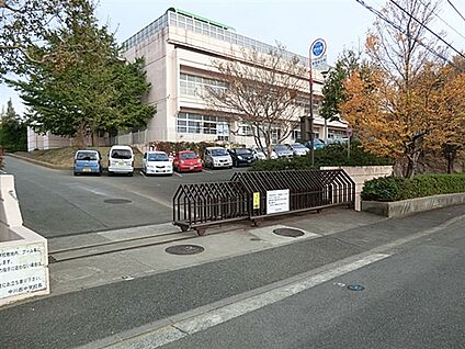 横浜市立中川西中学校 2299m