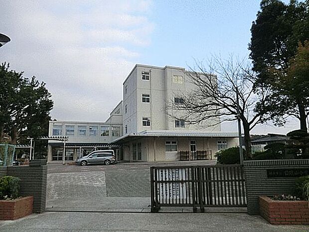 横浜市立日限山中学校（約802m）