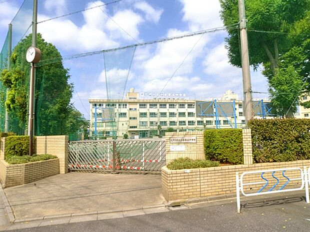 江戸川区立小岩第五中学校(約422m)